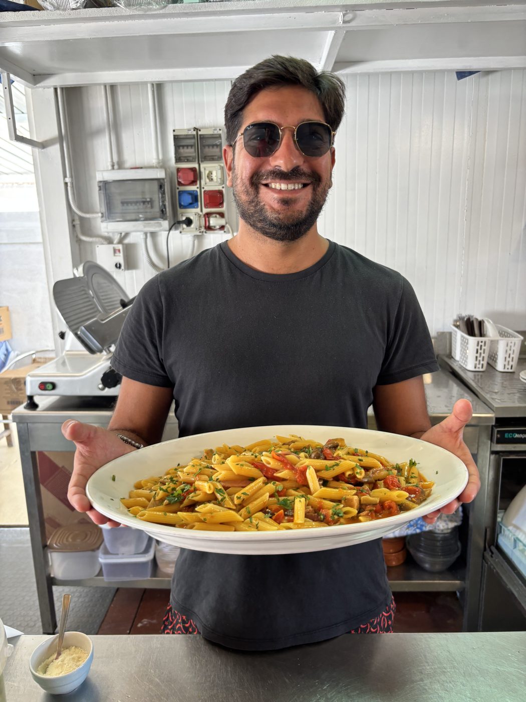 Piatto di pasta preparato in cucina
